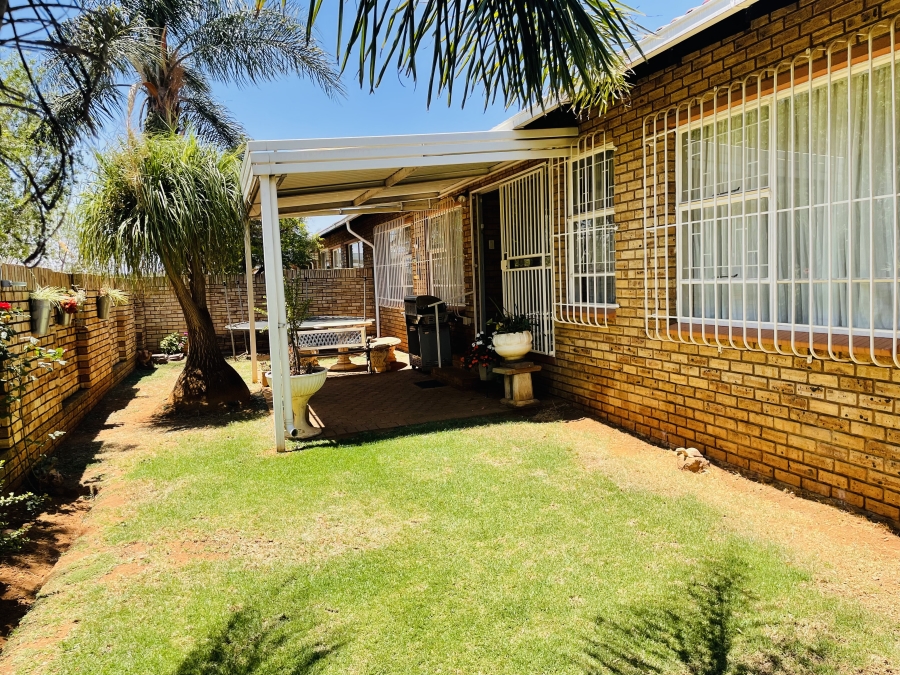 3 Bedroom Property for Sale in Noordheuwel Gauteng