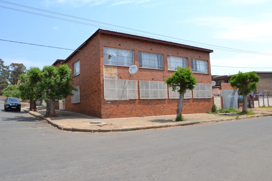 18 Bedroom Property for Sale in Luipaardsvlei Gauteng