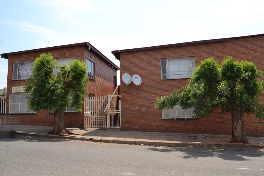 18 Bedroom Property for Sale in Luipaardsvlei Gauteng