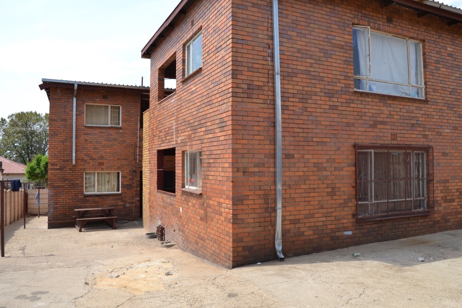 18 Bedroom Property for Sale in Luipaardsvlei Gauteng