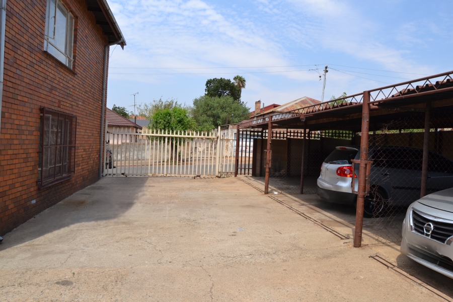 18 Bedroom Property for Sale in Luipaardsvlei Gauteng