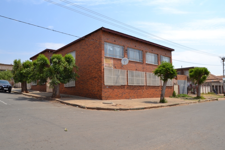 18 Bedroom Property for Sale in Luipaardsvlei Gauteng