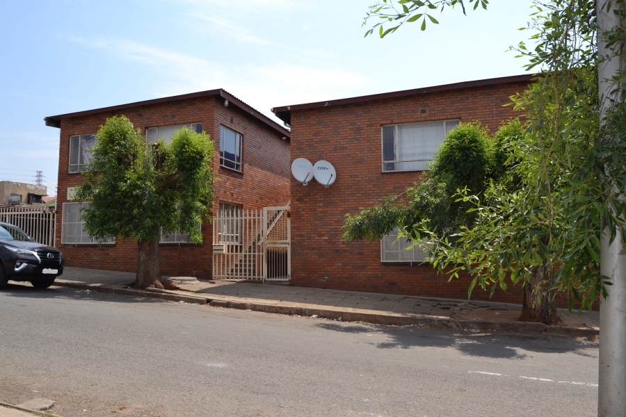 18 Bedroom Property for Sale in Luipaardsvlei Gauteng