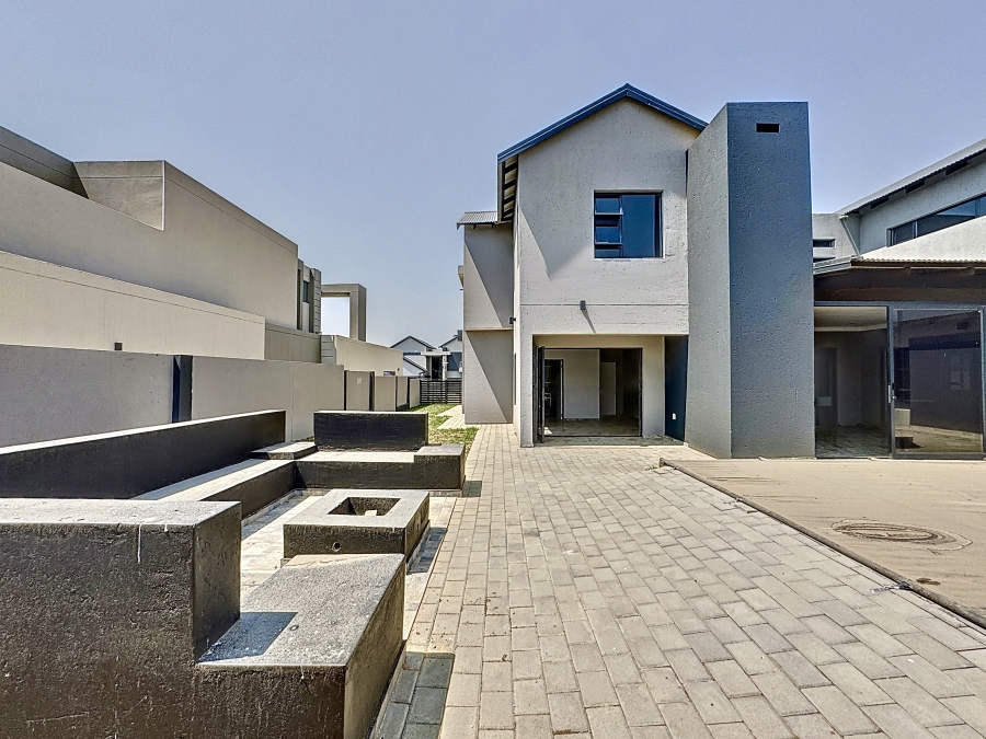 5 Bedroom Property for Sale in Six Fountains Residential Estate Gauteng