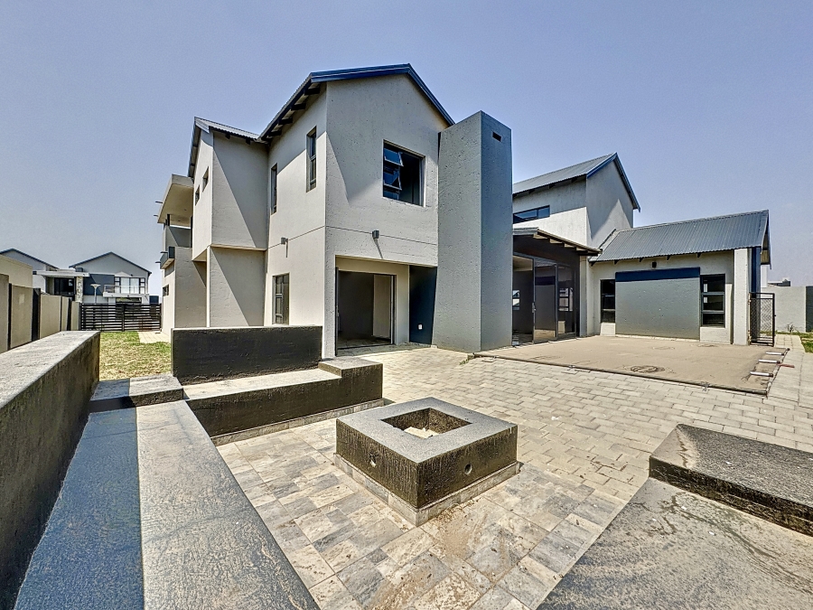 5 Bedroom Property for Sale in Six Fountains Residential Estate Gauteng