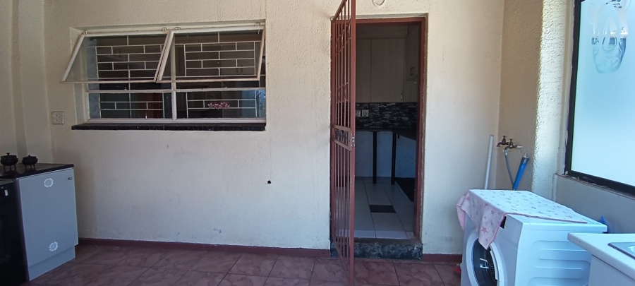 3 Bedroom Property for Sale in Verwoerdpark Gauteng