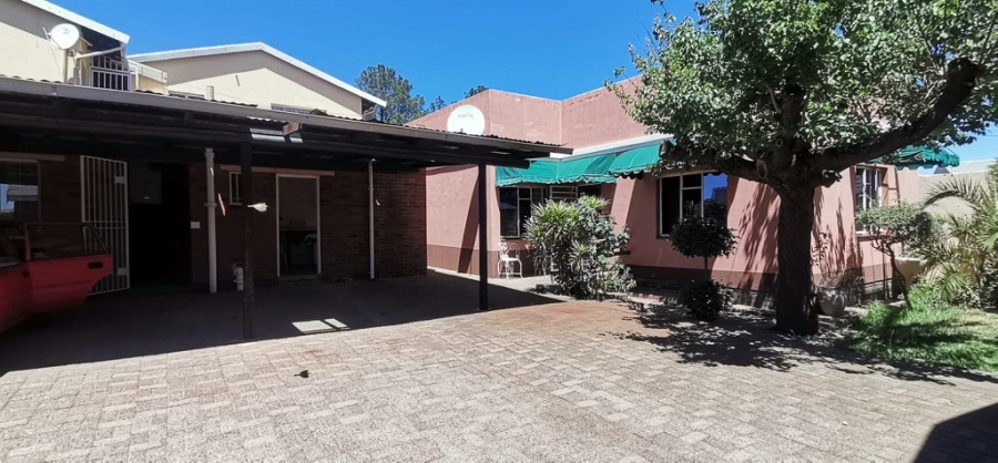 3 Bedroom Property for Sale in Robertsham Gauteng