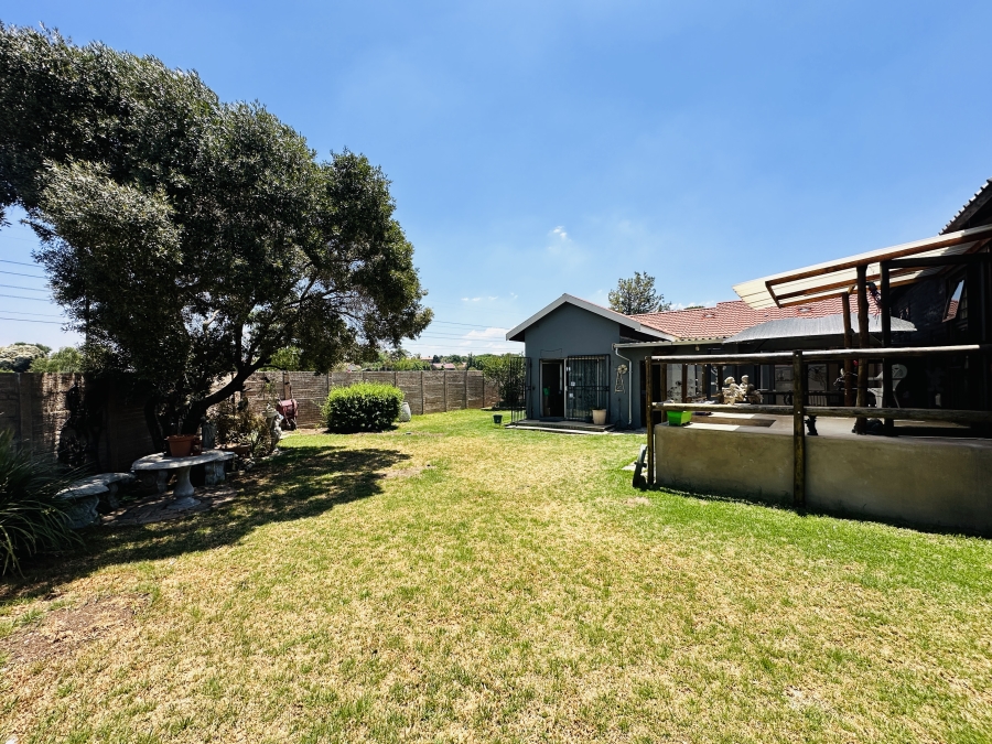 3 Bedroom Property for Sale in Verwoerdpark Gauteng