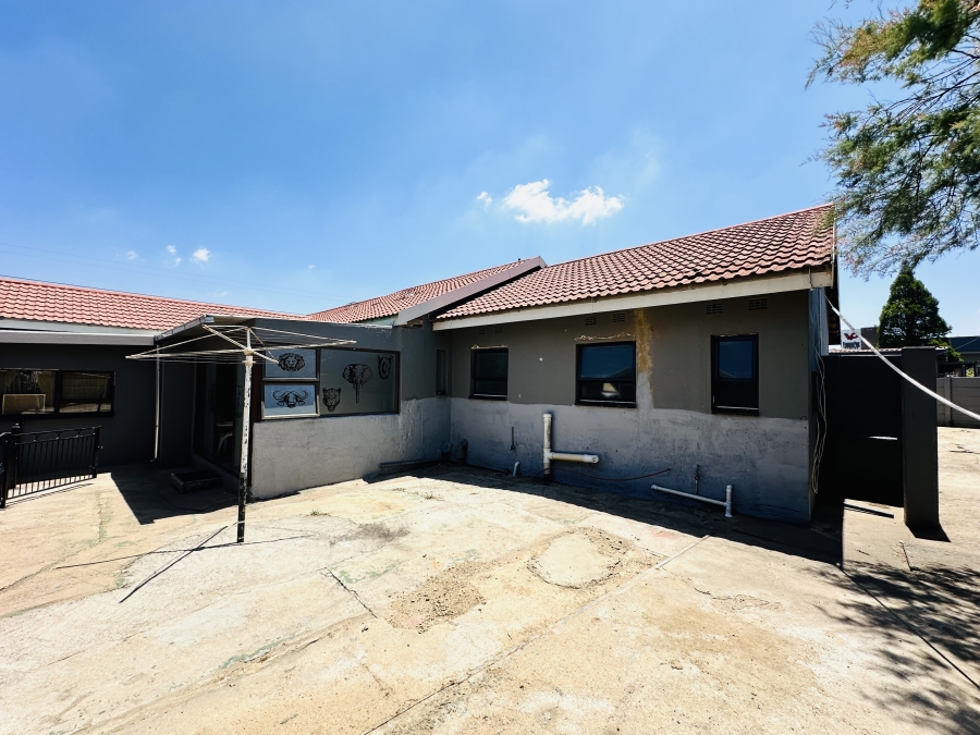 3 Bedroom Property for Sale in Verwoerdpark Gauteng