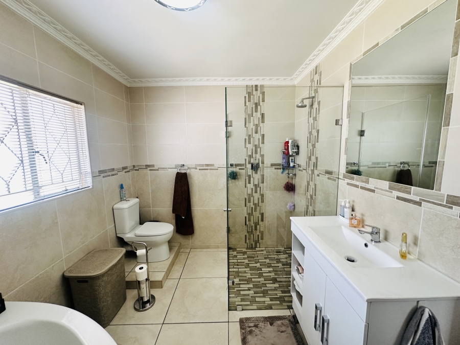 4 Bedroom Property for Sale in Lambton Gauteng