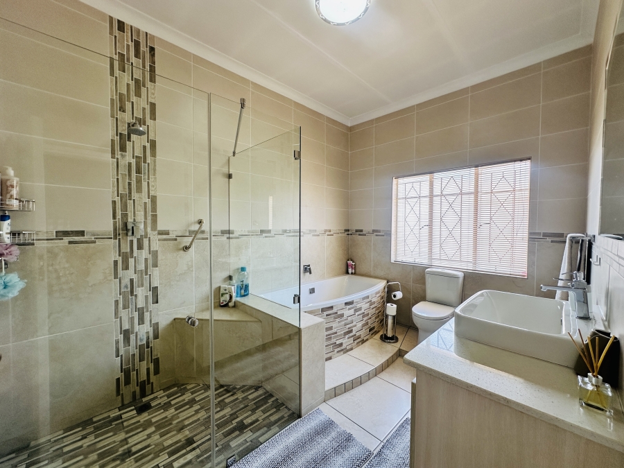 4 Bedroom Property for Sale in Lambton Gauteng