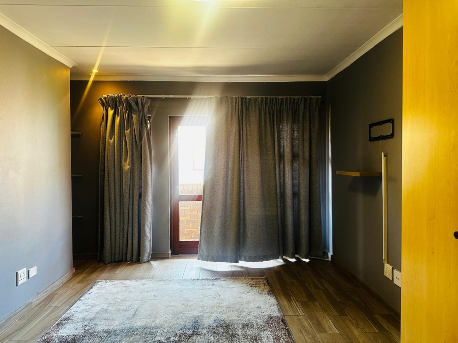 To Let 3 Bedroom Property for Rent in Sonneveld Gauteng