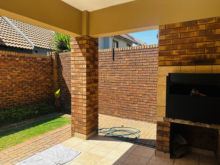 To Let 3 Bedroom Property for Rent in Sonneveld Gauteng