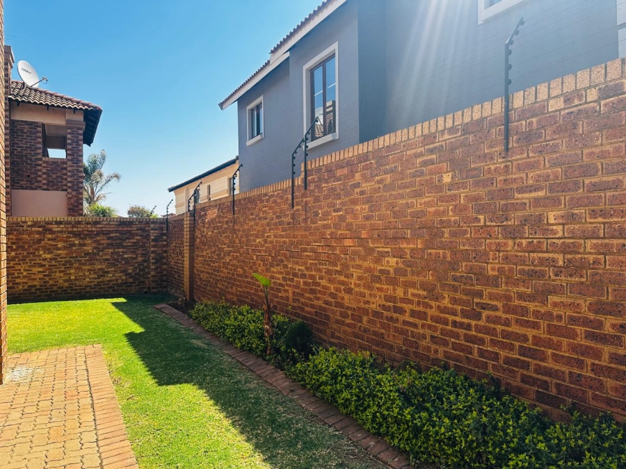 To Let 3 Bedroom Property for Rent in Sonneveld Gauteng