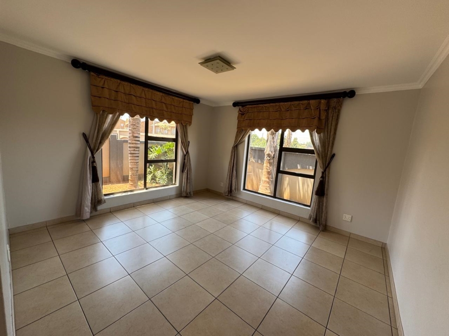 3 Bedroom Property for Sale in Kenleaf Gauteng