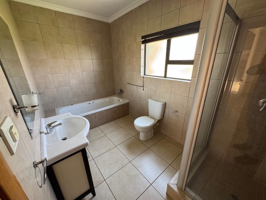 3 Bedroom Property for Sale in Kenleaf Gauteng