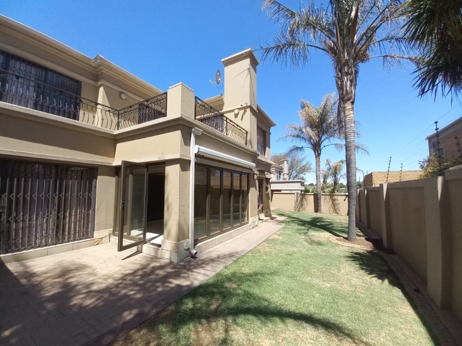 3 Bedroom Property for Sale in Kenleaf Gauteng