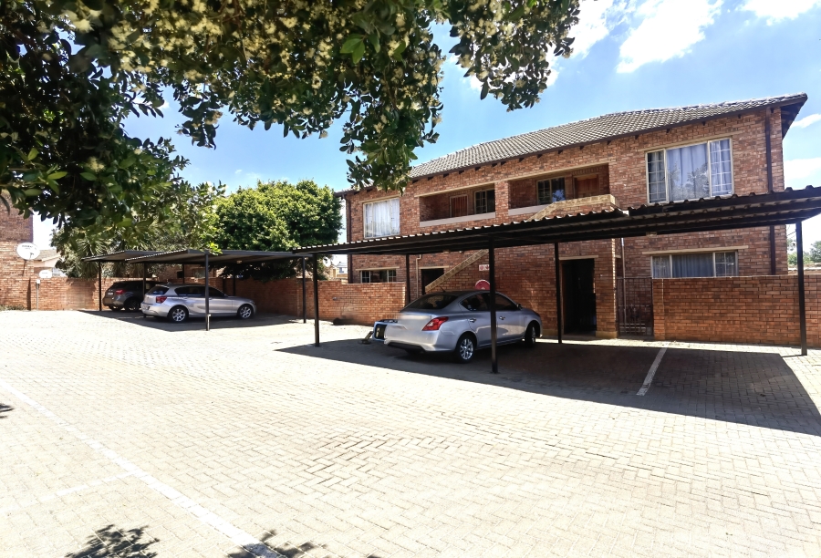 2 Bedroom Property for Sale in Heuwelsig Estate Gauteng