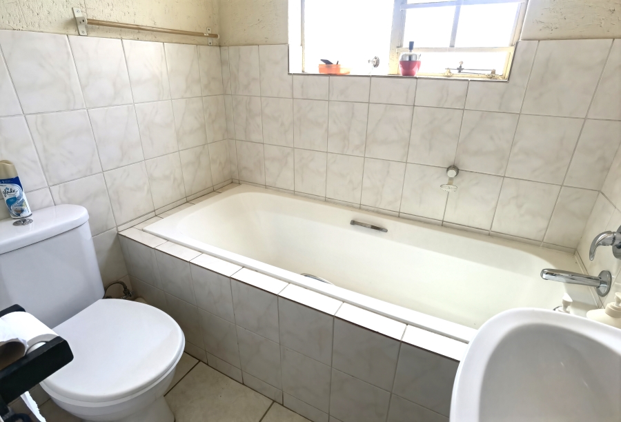 2 Bedroom Property for Sale in Heuwelsig Estate Gauteng