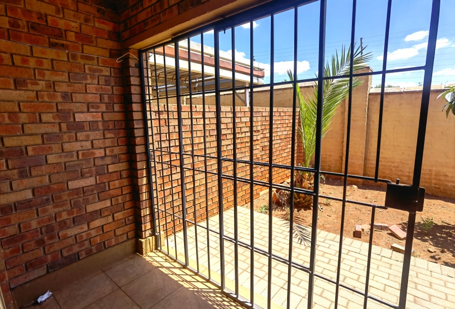 2 Bedroom Property for Sale in Heuwelsig Estate Gauteng