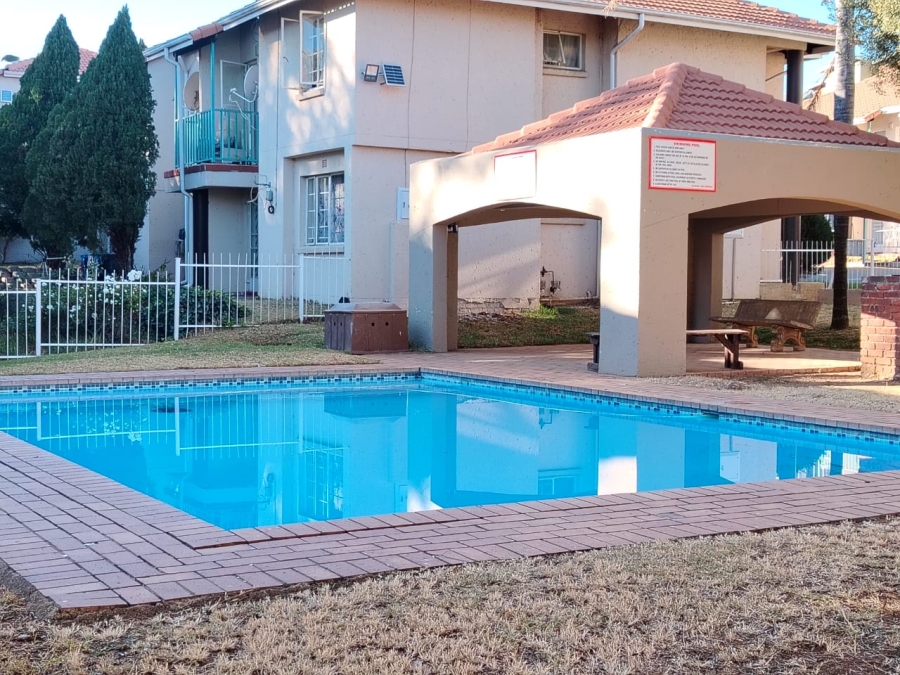 2 Bedroom Property for Sale in Vorna Valley Gauteng