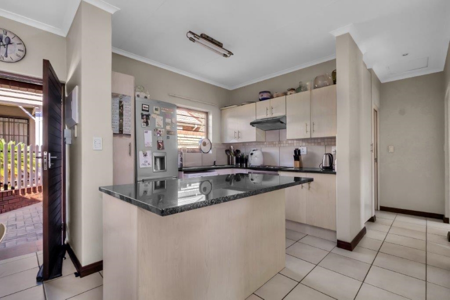 2 Bedroom Property for Sale in Olivedale Gauteng