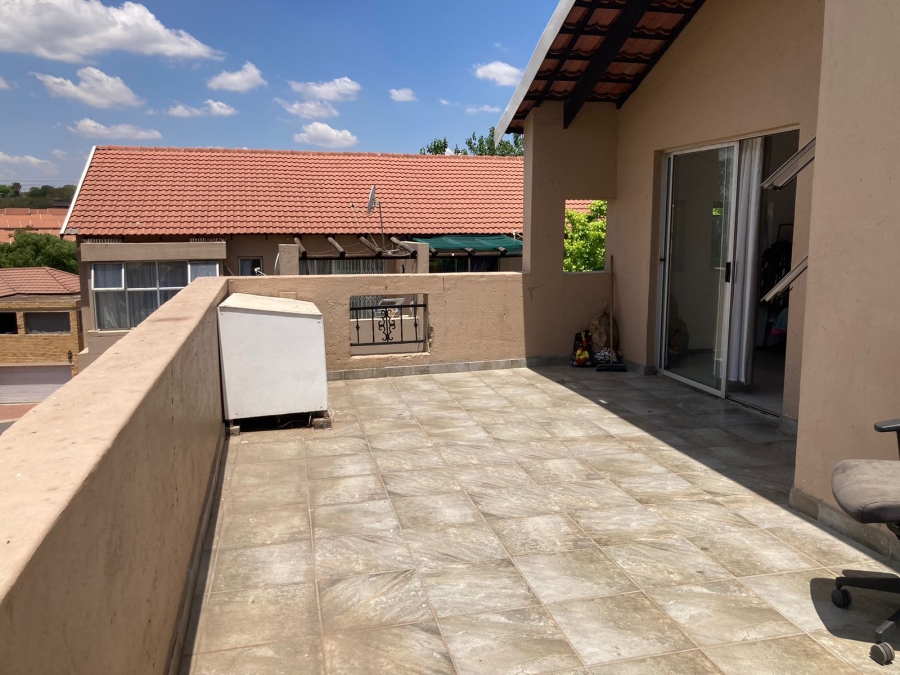 To Let 2 Bedroom Property for Rent in North Riding Gauteng