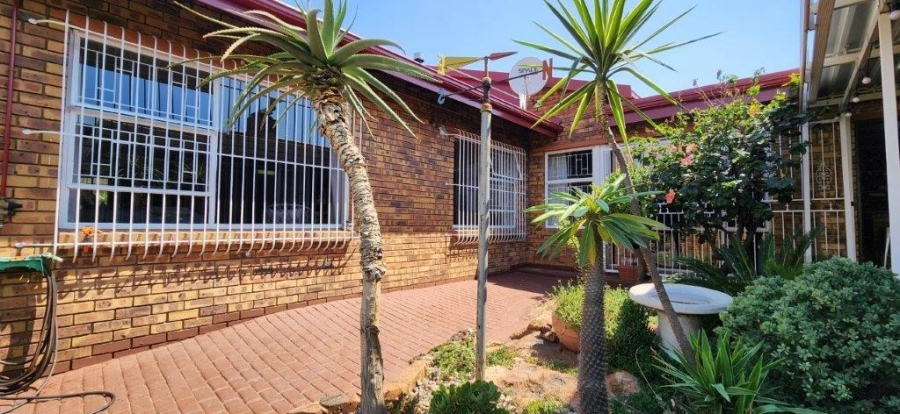 3 Bedroom Property for Sale in New Redruth Gauteng