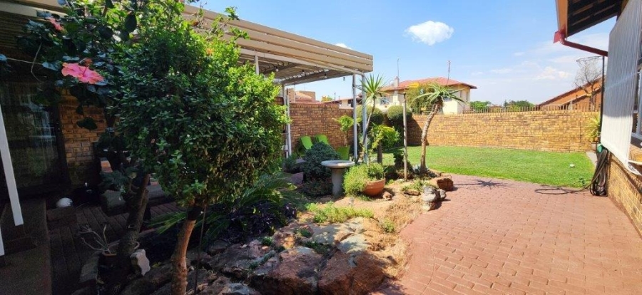 3 Bedroom Property for Sale in New Redruth Gauteng