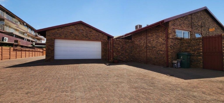 3 Bedroom Property for Sale in New Redruth Gauteng