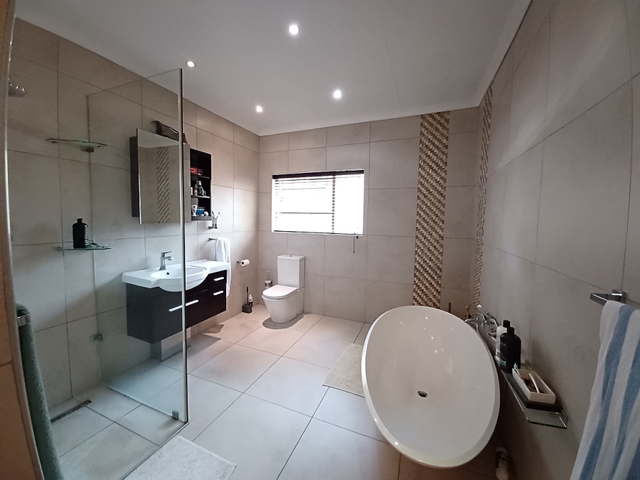 4 Bedroom Property for Sale in Vanderbijlpark SE 2 Gauteng