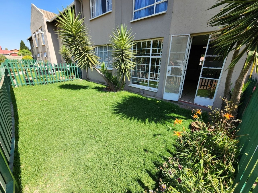 2 Bedroom Property for Sale in Ravenswood Gauteng