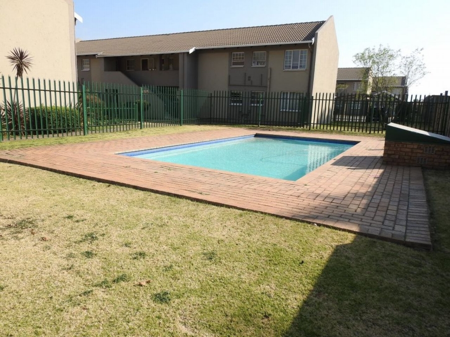 2 Bedroom Property for Sale in Ravenswood Gauteng