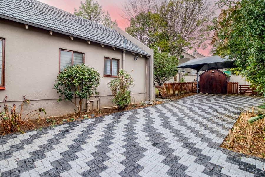 3 Bedroom Property for Sale in Douglasdale Gauteng