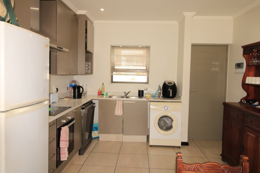 To Let 2 Bedroom Property for Rent in Fourways Gauteng