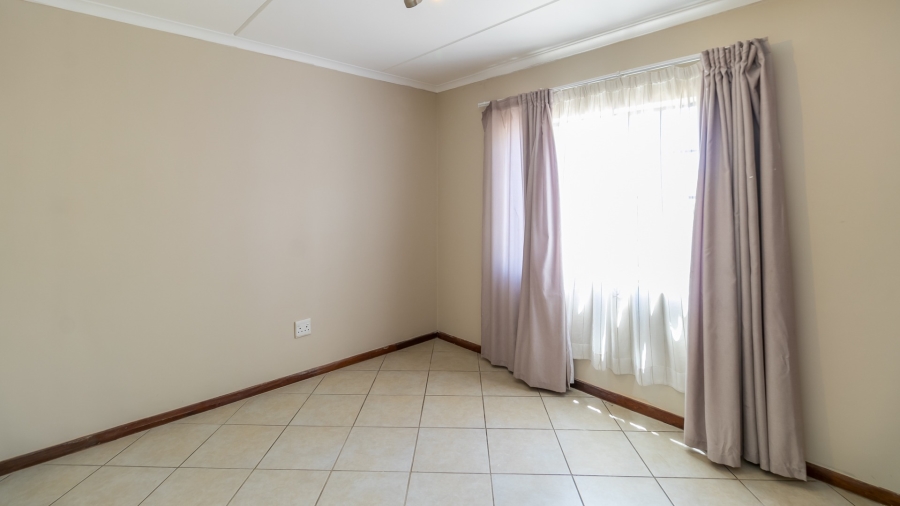 2 Bedroom Property for Sale in Noordwyk Gauteng