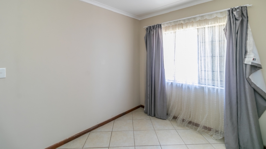 2 Bedroom Property for Sale in Noordwyk Gauteng