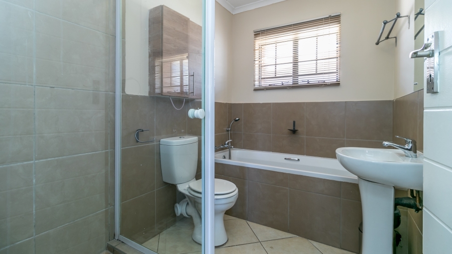 2 Bedroom Property for Sale in Noordwyk Gauteng