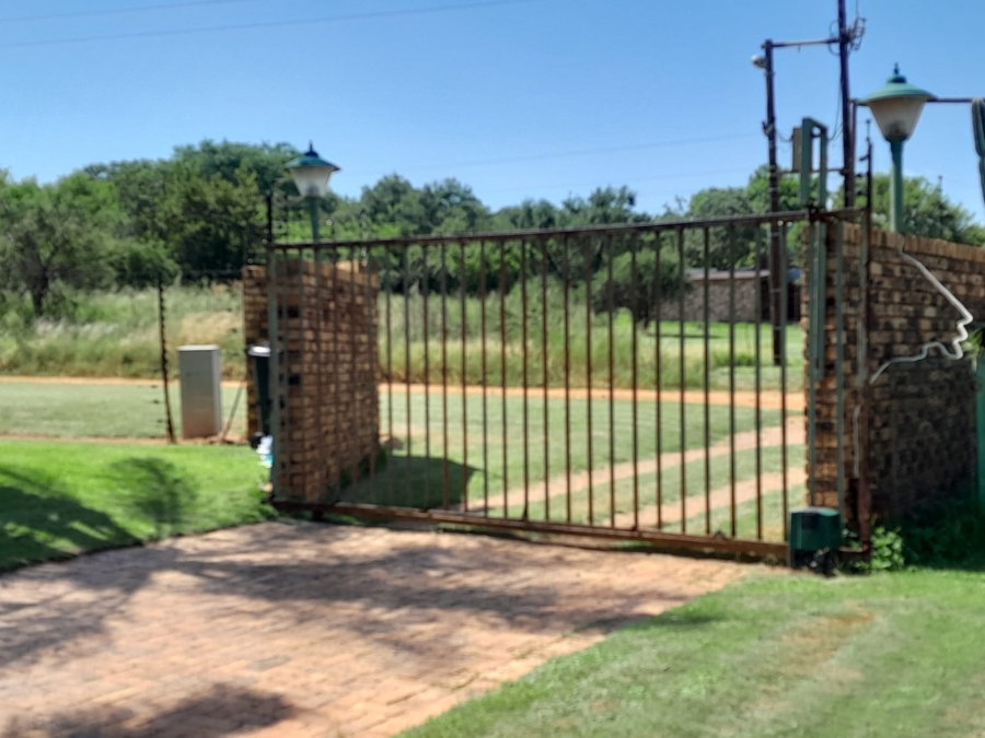 5 Bedroom Property for Sale in Kameeldrift East Gauteng