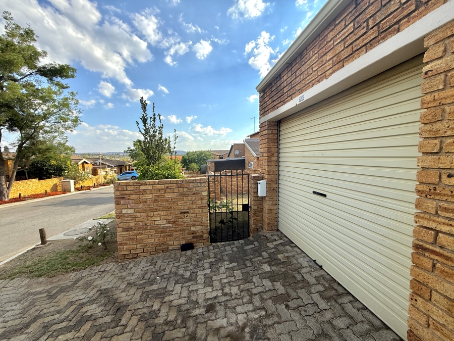 3 Bedroom Property for Sale in Honeydew Gauteng