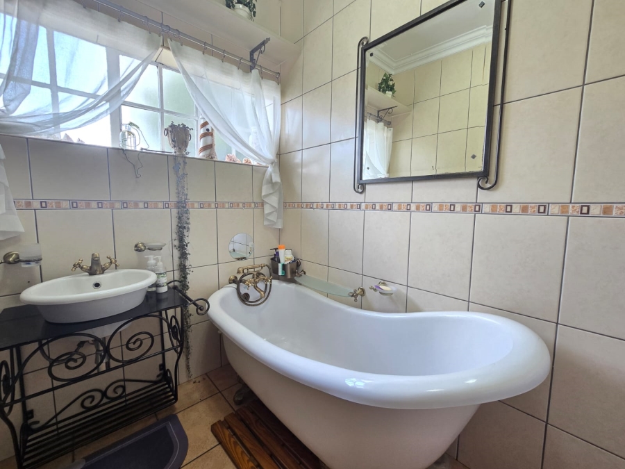 3 Bedroom Property for Sale in Hurlyvale Gauteng