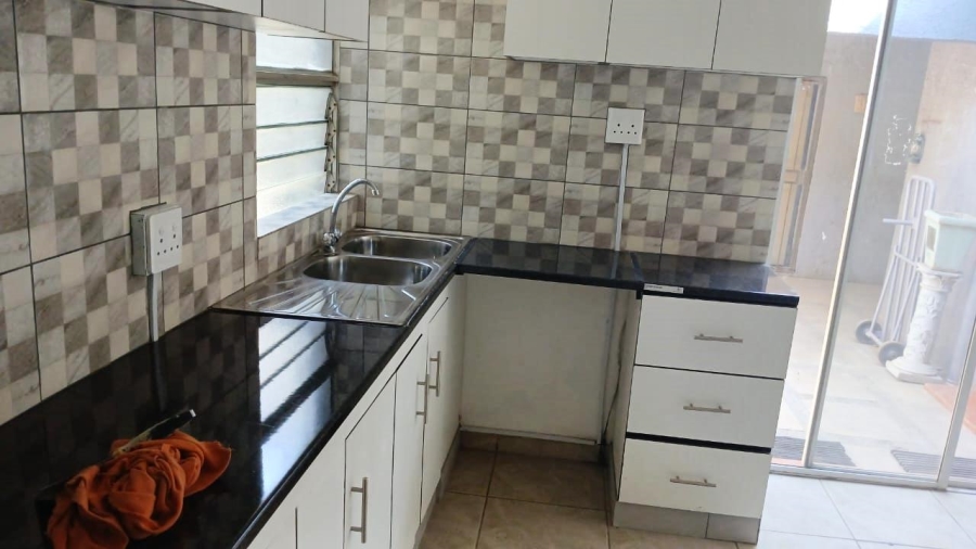 To Let 1 Bedroom Property for Rent in Eastleigh Ridge Gauteng