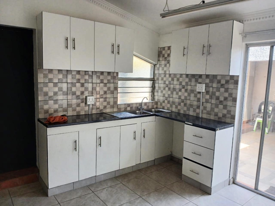 To Let 1 Bedroom Property for Rent in Eastleigh Ridge Gauteng