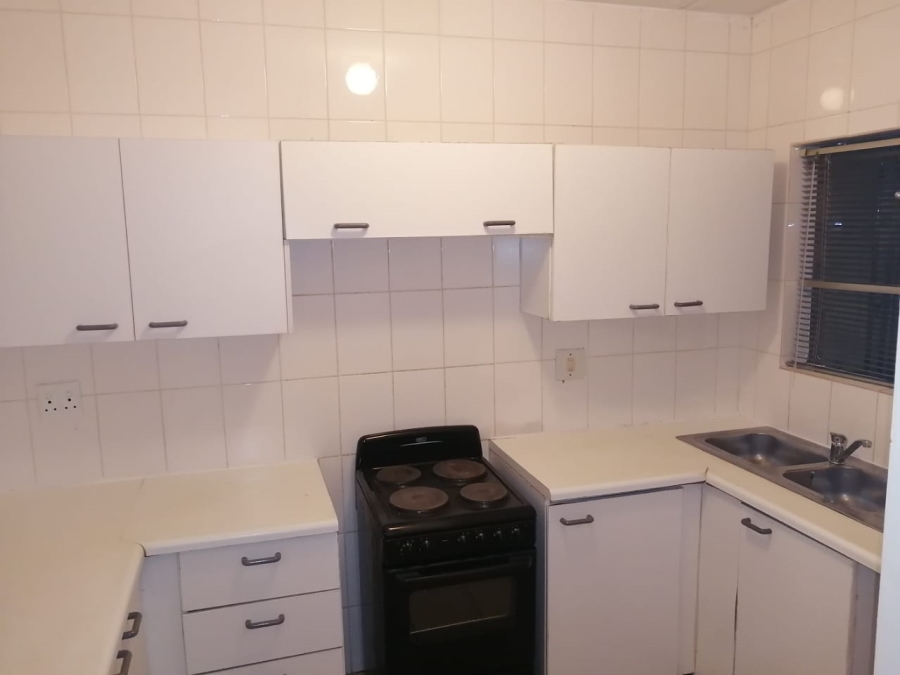 To Let 2 Bedroom Property for Rent in Buccleuch Gauteng