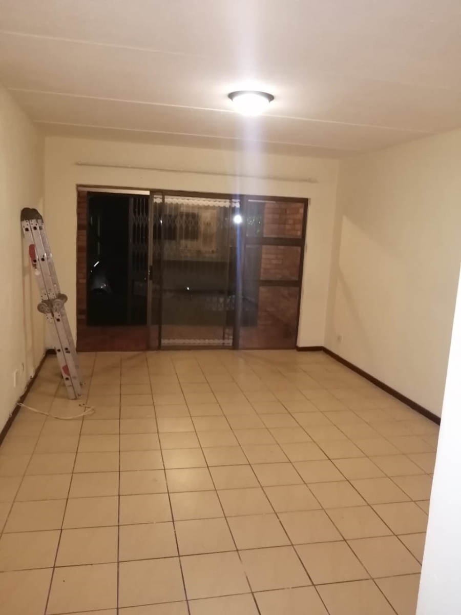 To Let 2 Bedroom Property for Rent in Buccleuch Gauteng