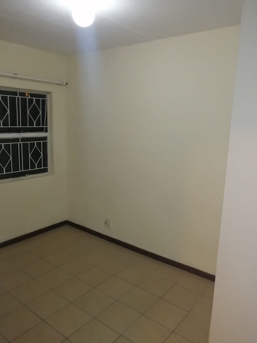 To Let 2 Bedroom Property for Rent in Buccleuch Gauteng