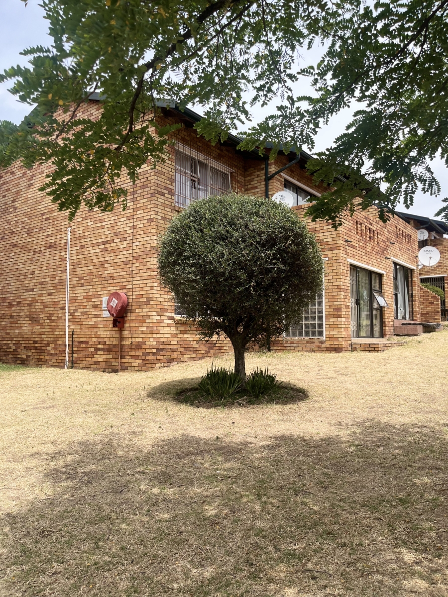 To Let 2 Bedroom Property for Rent in Buccleuch Gauteng