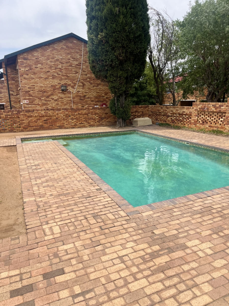 To Let 2 Bedroom Property for Rent in Buccleuch Gauteng