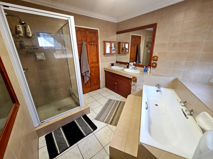 4 Bedroom Property for Sale in Dowerglen Ext 3 Gauteng