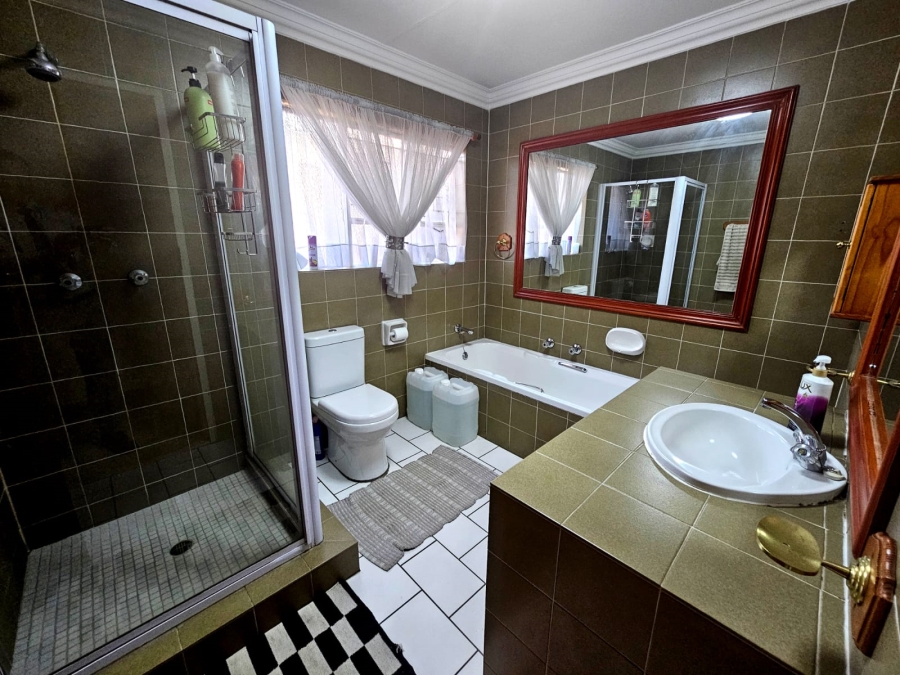 4 Bedroom Property for Sale in Dowerglen Ext 3 Gauteng